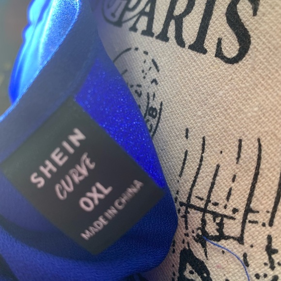 SHEIN Curve Royal Blue Keyhole Neck Layered Flutter Sleeve Top. Size: OXL - Picture 5 of 6